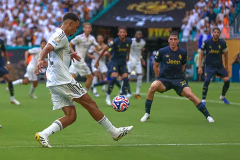 بعرضية واحدة.. كيف عوّض ريال مدريد مبلغ التعاقد المبكر مع أرنولد؟